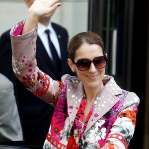 La diva Céline Dion quitte l'hôtel Royal Monceau, à Paris, le 14 juin 2017.