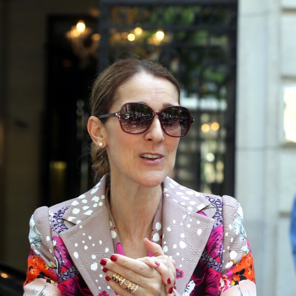 Céline Dion quitte l'hôtel Royal Monceau, à Paris, le 14 juin 2017.
