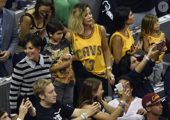 Kris Jenner, Mason Disick, Khloé et Kourtney Kardashian à la Quicken Loans Arena. Cleveland, le 9 juin 2017.