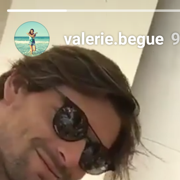 Valérie Bègue et Camille Lacourt se retrouvent pour célébrer la fête des pères avec leur fille Jazz au Café de l'homme, à Paris, le 18 juin 2017.