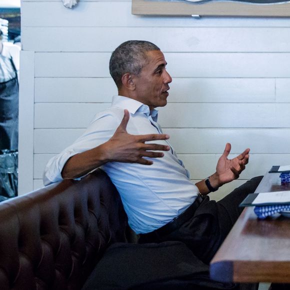 L'ex-président des États-Unis Barack Obama et le premier ministre du Canada Justin Trudeau dînent ensemble au Liverpool House à Montréal, le 7 juin 2017.