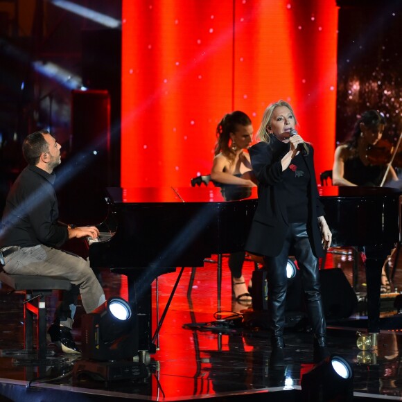 Exclusif - Véronique Sanson en plein prestation lors de l'émission "La chanson de l'année fête la musique" dans les arènes de Nîmes, diffusée en direct sur TF1 le 17 juin 2017. © Bruno Bebert/Bestimage