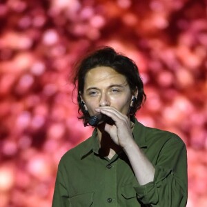 Exclusif - Le chanteur Raphaël sur scène lors de l'émission "La chanson de l'année fête la musique" dans les arènes de Nîmes, diffusée en direct sur TF1 le 17 juin 2017. © Bruno Bebert/Bestimage