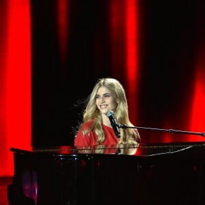 Exclusif - Hannah Reid du groupe London Grammar sur le plateau de l'émission "La chanson de l'année fête la musique" dans les arènes de Nîmes, diffusée en direct sur TF1 le 17 juin 2017. © Bruno Bebert/Bestimage