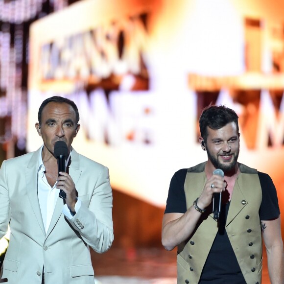 Exclusif - Nikos Aliagas et Claudio Capéo pendant l'émission "La chanson de l'année fête la musique" dans les arènes de Nîmes, diffusée en direct sur TF1 le 17 juin 2017. © Bruno Bebert/Bestimage