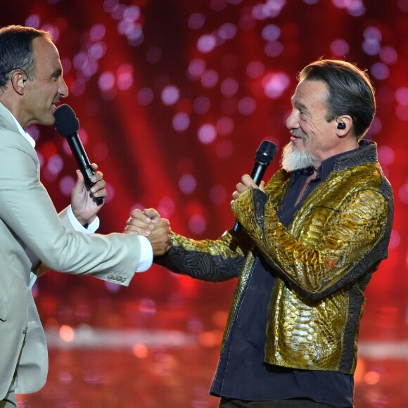 Exclusif - Nikos Aliagas et Florent Pagny lors de l'émission "La chanson de l'année fête la musique" dans les arènes de Nîmes, diffusée en direct sur TF1 le 17 juin 2017. © Bruno Bebert/Bestimage