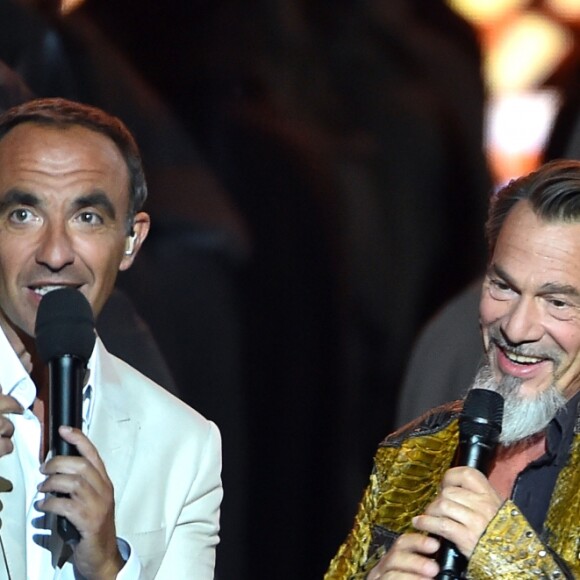 Exclusif - Nikos Aliagas et Florent Pagny ensemble pendant l'émission "La chanson de l'année fête la musique" dans les arènes de Nîmes, diffusée en direct sur TF1 le 17 juin 2017. © Bruno Bebert/Bestimage