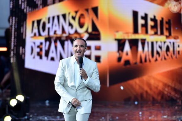 Exclusif - Nikos Aliagas anime l'émission "La chanson de l'année fête la musique" dans les arènes de Nîmes, diffusée en direct sur TF1 le 17 juin 2017. © Bruno Bebert/Bestimage