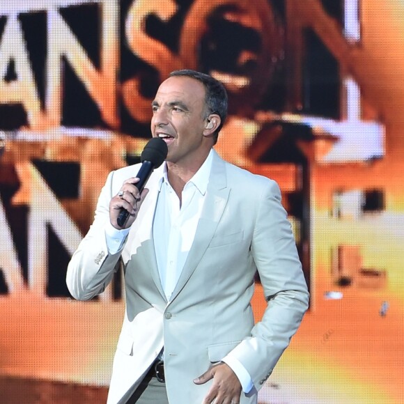 Exclusif - Nikos Aliagas anime l'émission "La chanson de l'année fête la musique" dans les arènes de Nîmes, diffusée en direct sur TF1 le 17 juin 2017. © Bruno Bebert/Bestimage