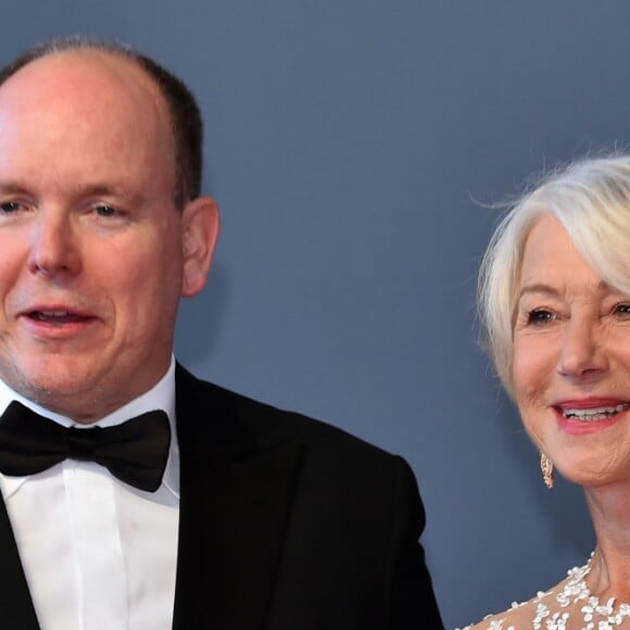 Le prince Albert II de Monaco et Helen Mirren - Clôture du 57ème Festival de télévision de Monte-Carlo au Grimaldi Forum à Monaco, le 20 juin 2017. © Bruno Bebert/Bestimage