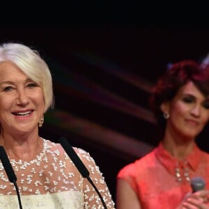 Helen Mirren, a reçu une Nymphe de cristal pour récompenser l'ensemble de sa carrière, avec Linda Hardy - Clôture du 57ème Festival de télévision de Monte-Carlo au Grimaldi Forum à Monaco, le 20 juin 2017. © Bruno Bebert/Bestimage