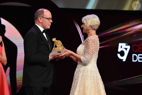 Helen Mirren a reçu par le prince Albert II de Monaco, une Nymphe de cristal pour récompenser l'ensemble de sa carrière - Clôture du 57ème Festival de télévision de Monte-Carlo au Grimaldi Forum à Monaco, le 20 juin 2017. © Bruno Bebert/Bestimage