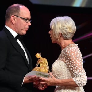 Helen Mirren a reçu par le prince Albert II de Monaco, une Nymphe de cristal pour récompenser l'ensemble de sa carrière - Clôture du 57ème Festival de télévision de Monte-Carlo au Grimaldi Forum à Monaco, le 20 juin 2017. © Bruno Bebert/Bestimage