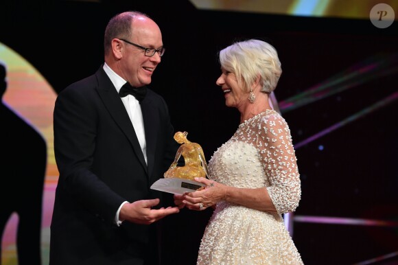 Helen Mirren a reçu par le prince Albert II de Monaco, une Nymphe de cristal pour récompenser l'ensemble de sa carrière - Clôture du 57ème Festival de télévision de Monte-Carlo au Grimaldi Forum à Monaco, le 20 juin 2017. © Bruno Bebert/Bestimage