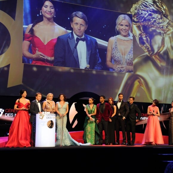 Bradley Bell reçoit avec les acteurs d'Amour, Gloire et Beauté la Nymphe d'Or dans la catégorie: meilleure Telenovelas / soap Opera - Clôture du 57ème Festival de télévision de Monte-Carlo au Grimaldi Forum à Monaco, le 20 juin 2017. © Bruno Bebert/Bestimage