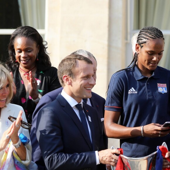 Le président de la République Emmanuel Macron et sa femme Brigitte Macron (Trogneux) reçoivent l'équipe de football féminine de l'Olympique lyonnais (qui a remporté la ligue des Champions) au Palais de l'Elysée à Paris, le 20 juin 2017. © Dominique Jacovides/Bestimage