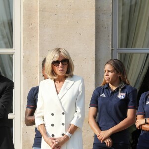 Le président de la République Emmanuel Macron et sa femme Brigitte Macron (Trogneux) reçoivent l'équipe de football féminine de l'Olympique lyonnais (qui a remporté la ligue des Champions) au Palais de l'Elysée à Paris, le 20 juin 2017. © Dominique Jacovides/Bestimage