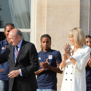 Le président de la République Emmanuel Macron et sa femme Brigitte Macron (Trogneux) reçoivent l'équipe de football féminine de l'Olympique lyonnais (qui a remporté la ligue des Champions) au Palais de l'Elysée à Paris, le 20 juin 2017.© Dominique Jacovides/Bestimage