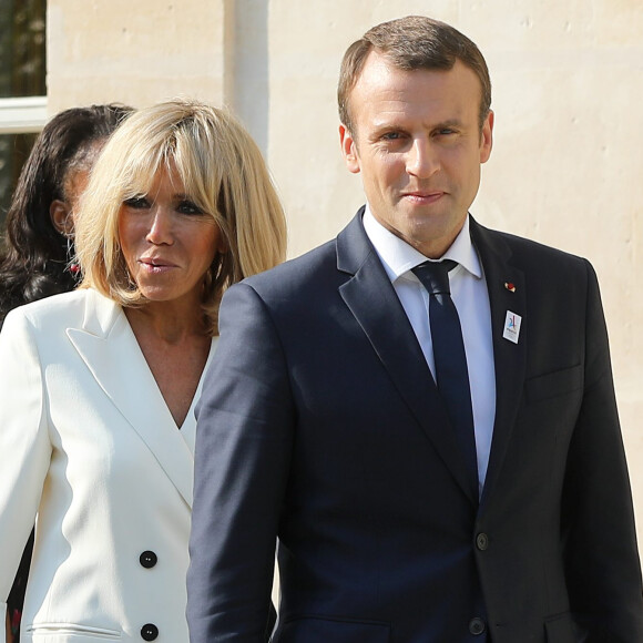 Le président de la République Emmanuel Macron et sa femme Brigitte Macron (Trogneux) reçoivent l'équipe de football féminine de l'Olympique lyonnais (qui a remporté la ligue des Champions) au Palais de l'Elysée à Paris, le 20 juin 2017. © Dominique Jacovides/Bestimage