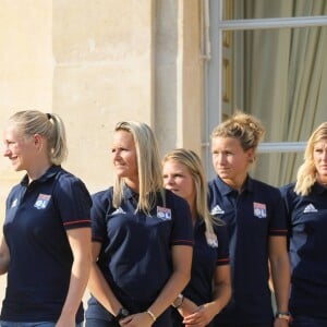 Le président de la République Emmanuel Macron et sa femme Brigitte Macron (Trogneux) reçoivent l'équipe de football féminine de l'Olympique lyonnais (qui a remporté la ligue des Champions) au Palais de l'Elysée à Paris, le 20 juin 2017. © Dominique Jacovides/Bestimage