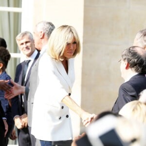 Le président de la République Emmanuel Macron et sa femme Brigitte Macron (Trogneux) reçoivent l'équipe de football féminine de l'Olympique lyonnais (qui a remporté la ligue des Champions) au Palais de l'Elysée à Paris, le 20 juin 2017.© Dominique Jacovides/Bestimage