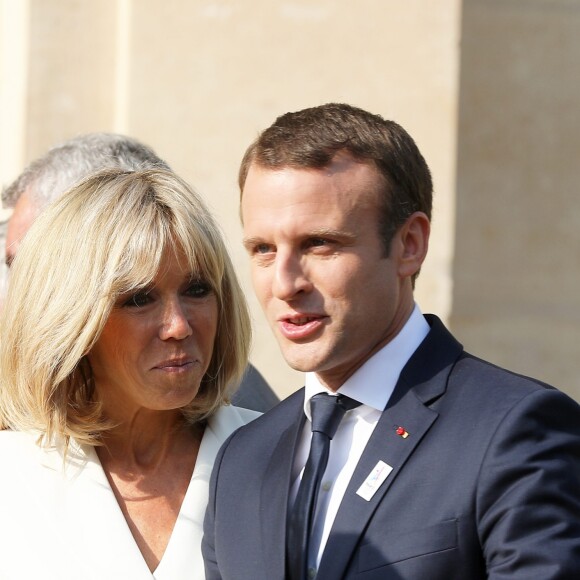 Le président de la République Emmanuel Macron et sa femme Brigitte Macron (Trogneux) reçoivent l'équipe de football féminine de l'Olympique lyonnais (qui a remporté la ligue des Champions) au Palais de l'Elysée à Paris, le 20 juin 2017.© Dominique Jacovides/Bestimage