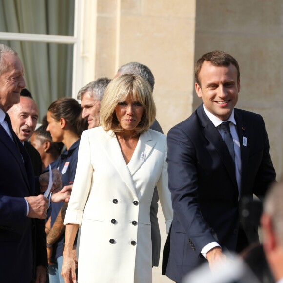 Le président de la République Emmanuel Macron et sa femme Brigitte Macron (Trogneux) reçoivent l'équipe de football féminine de l'Olympique lyonnais (qui a remporté la ligue des Champions) au Palais de l'Elysée à Paris, le 20 juin 2017. © Dominique Jacovides/Bestimage