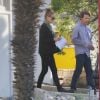 Julia Roberts, souriante et détendue, avec son mari Daniel Moder quittent les urgences d'un centre médical de Malibu le 13 mai 2017.