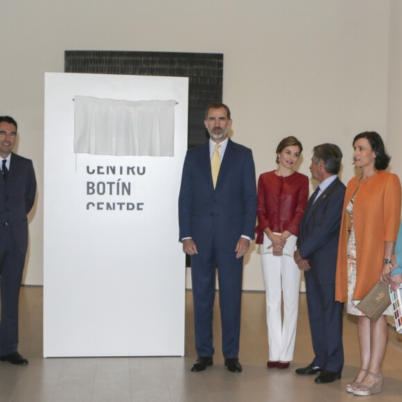 Le roi Felipe VI et la reine Letizia d'Espagne lors de l'inauguration du "Botin Center" à Santander le 23 juin 2017