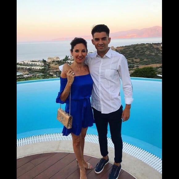Véronique Zidane pose avec son fils aîné Enzo lors de vacances en Grèce. Photo postée sur Instagram en juin 2017.