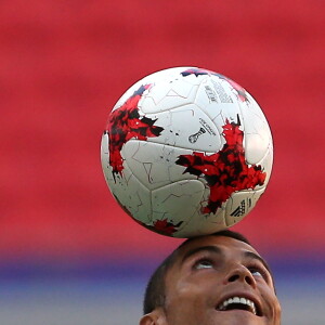 Cristiano Ronaldo lors d'un entraînement avant un match de la coupe des confédérations contre le Mexique à Kazan en Russie le 17 juin 2017.