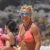Exclusif - Britney Spears profite d'une belle journée ensoleillée avec sa mère Lynne Spears sur une plage à Kauai à Hawaii, le 13 avril 2017