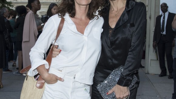 Mademoiselle Agnès et Axelle Laffont découvrent une mode futuriste