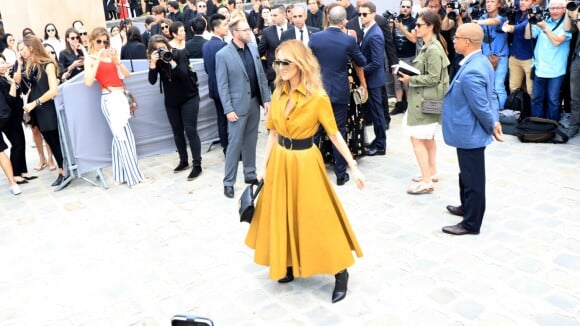 Fashion Week : Céline Dion, beauté solaire au défilé Dior
