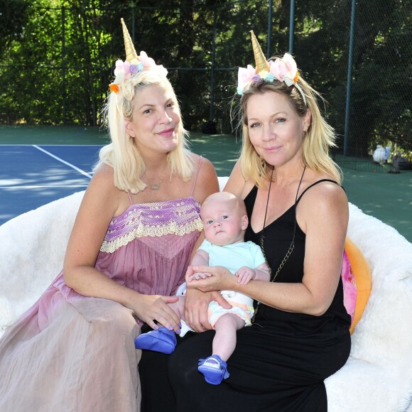 Tori Spelling fête le 9e anniversaire de sa fille Stella, sur le thème licorne, à Los Angeles, le 1er juillet 2017. Avec Jennie Garth.