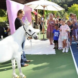 Tori Spelling fête le 9e anniversaire de sa fille Stella, sur le thème licorne, à Los Angeles, le 1er juillet 2017