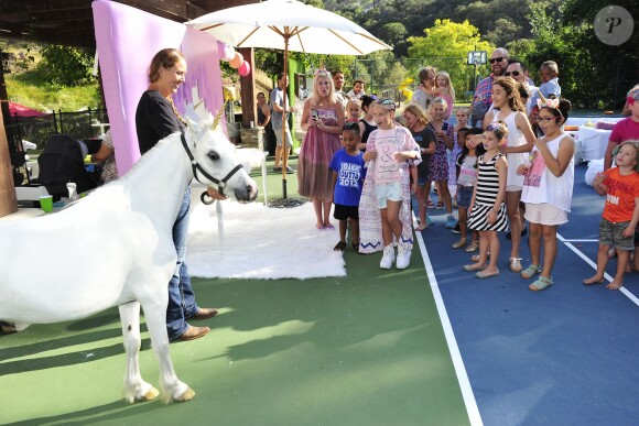 Tori Spelling fête le 9e anniversaire de sa fille Stella, sur le thème licorne, à Los Angeles, le 1er juillet 2017