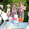 Tori Spelling fête le 9e anniversaire de sa fille Stella, sur le thème licorne, à Los Angeles, le 1er juillet 2017. Ici avec son mari Dean et leurs enfants.