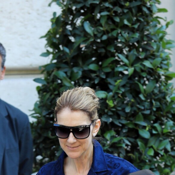 Céline Dion quitte l'hôtel Royal Monceau à Paris le 4 juillet 2017.