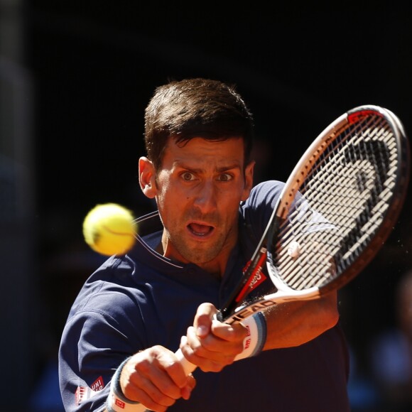 R. Nadal écrase Novak Djokovic (6-2, 6-4) en demi-finale du tournoi de l'open de tennis de Madrid le 13 mai 2017.