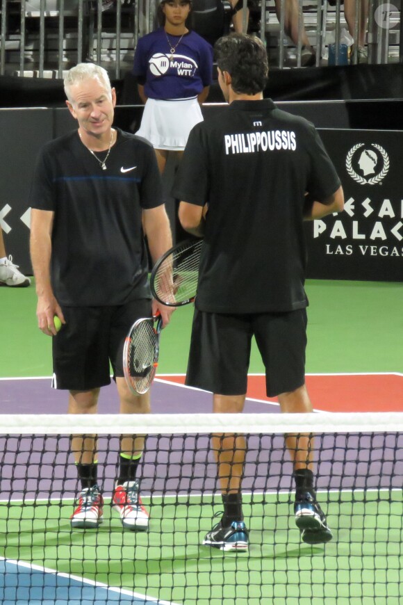 John McEnroe et Mark Philippoussis - Les célébrités jouent au tennis lors de la journée caritative pour la lutte contre le Sida 'Elton John Aids Foundation' à Las Vegas. Le 10 octobre 2016.