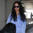 Rihanna prend un vol à l'aéroport LAX de Los Angeles, le 24 juin 2017.