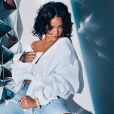 Rihanna pose pour la nouvelle collection de chaussures qu'elle a co-dessiné avec Manolo Blahnik à New York City, New York, Etats-Unis, le 21 juin 2017.
