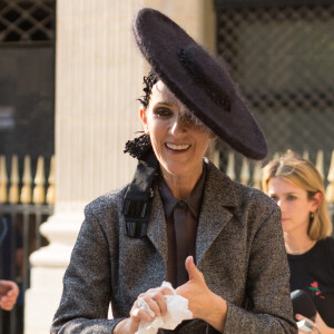 Semi-exclusif - Céline Dion danse le flamenco lors d'un shooting pour le magazine Vogue dans les jardins du Palais-Royal, à Paris, le 6 juillet 2017.