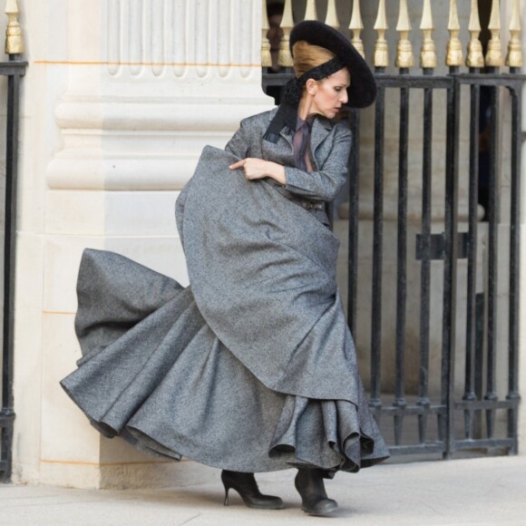 Semi-exclusif - Céline Dion danse le flamenco lors d'un shooting pour Vogue dans les jardins du Palais-Royal, à Paris, le 6 juillet 2017.