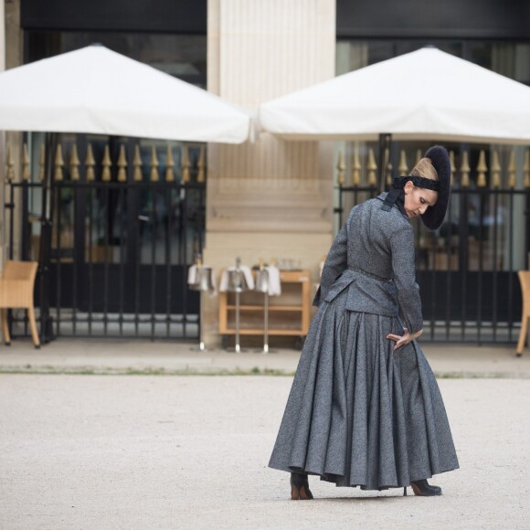 Semi-exclusif - Céline Dion danse le flamenco lors d'un shooting pour Vogue dans les jardins du Palais-Royal, à Paris, le 6 juillet 2017.