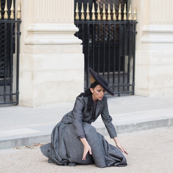 Semi-exclusif - Céline Dion danse le flamenco lors d'un shooting pour Vogue dans les jardins du Palais-Royal, à Paris, le 6 juillet 2017.