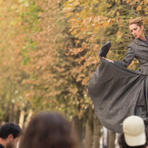 Semi-exclusif - Céline Dion danse le flamenco lors d'un shooting pour Vogue dans les jardins du Palais-Royal, à Paris, le 6 juillet 2017.