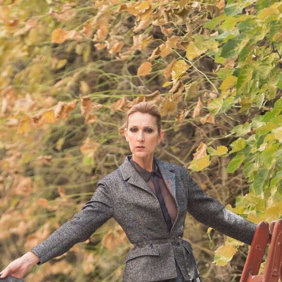 Semi-exclusif - Céline Dion danse le flamenco lors d'un shooting pour Vogue dans les jardins du Palais-Royal, à Paris, le 6 juillet 2017.