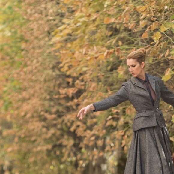 Semi-exclusif - Céline Dion danse le flamenco lors d'un shooting pour Vogue dans les jardins du Palais-Royal, à Paris, le 6 juillet 2017.